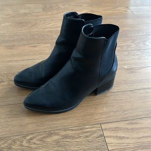 Women’s black boots with a 1-1/2 inch heel